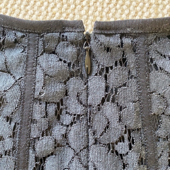 Tahari black skirt - Picture 4 of 4